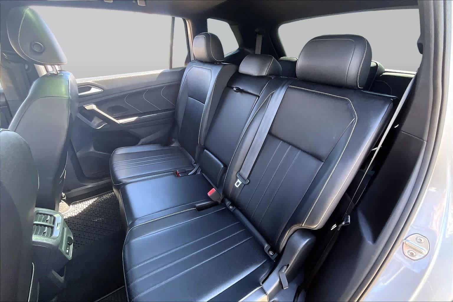 Used 2024 Volkswagen Tiguan SE R-Line FWD image 21