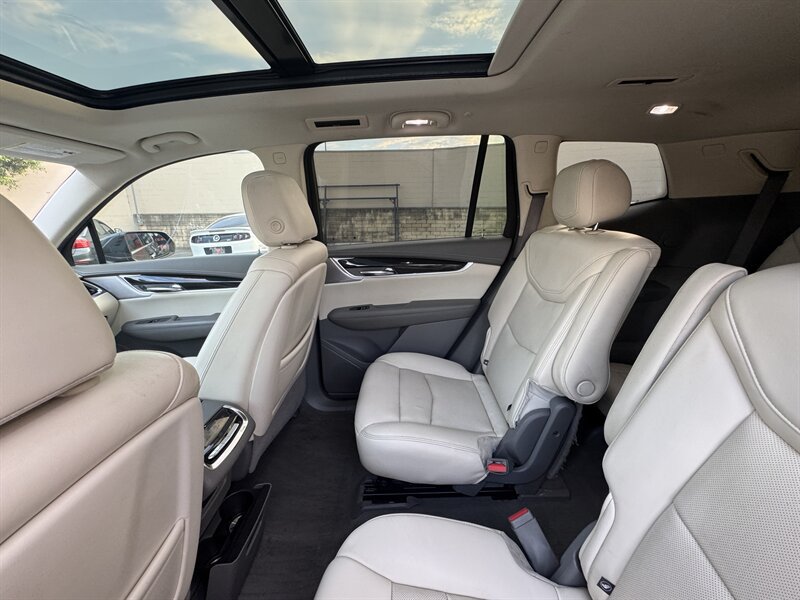 Used 2020 Cadillac XT6 Premium Luxury AWD/4WD image 34