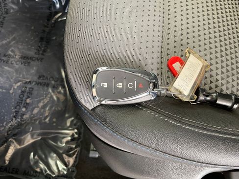 Used 2025 Chevrolet Trax LT w/ LT Convenience Package image 18