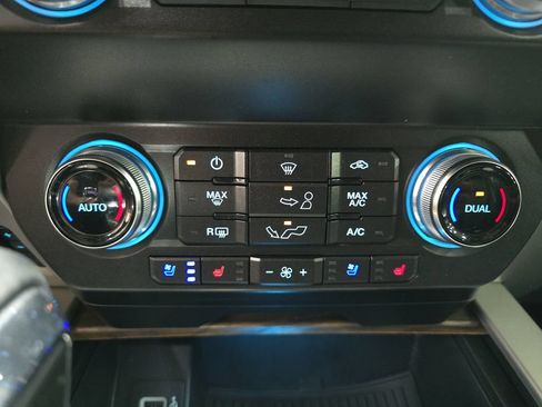 Used 2019 Ford F150 Lariat w/ Equipment Group 502A Luxury AWD/4WD image 21