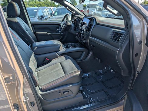 Used 2022 Nissan Titan PRO-4X w/ Pro-4x Convenience Package AWD/4WD image 11
