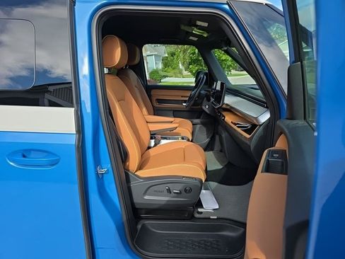 Certified 2025 Volkswagen ID. Buzz Pro S RWD image 12