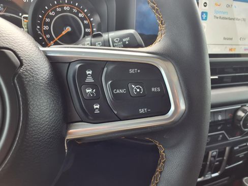 Used 2025 Jeep Wrangler Sahara image 17