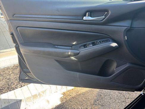 Used 2025 Nissan Altima 2.5 SV image 18