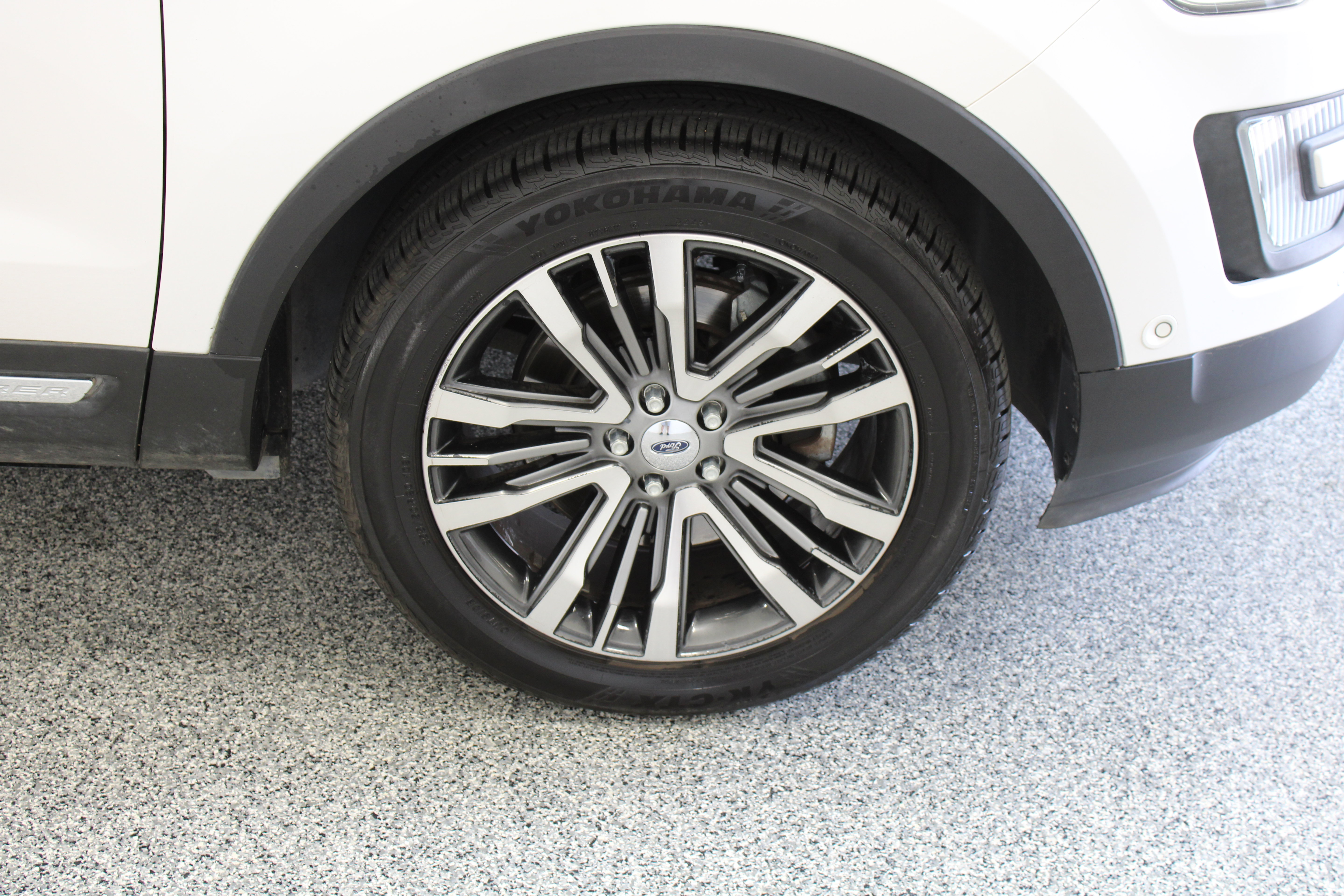 Used 2017 Ford Explorer Platinum AWD/4WD image 5