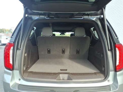 Used 2023 GMC Yukon XL SLT w/ SLT Premium Package image 5