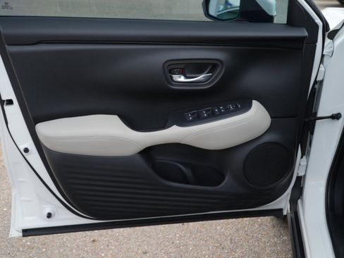 Used 2025 Honda HR-V LX image 13