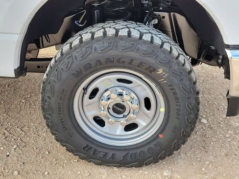 New 2026 Ford F250 XL w/ XL Off-Road Package AWD/4WD image 14