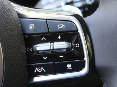 New 2026 Kia Carnival EX FWD image 35