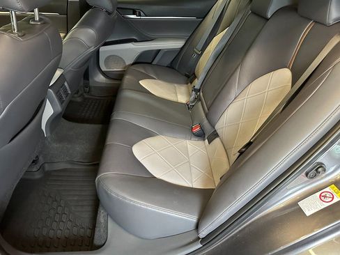 Used 2018 Toyota Camry XLE image 20