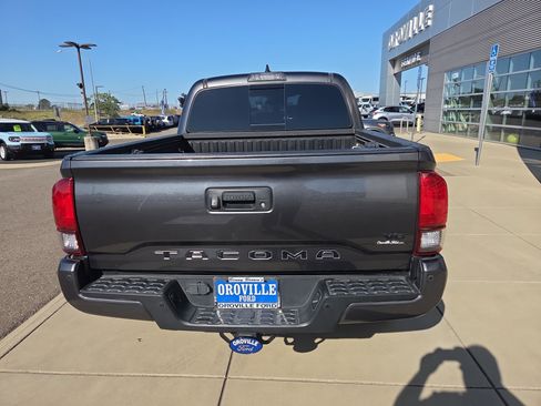 Used 2019 Toyota Tacoma TRD Off-Road w/ Technology Package AWD/4WD image 4