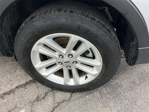 Used 2017 Ford Explorer XLT image 11