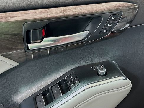 New 2026 Toyota Highlander Limited image 15