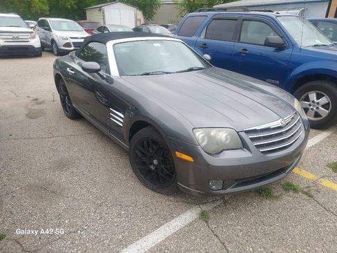 Used 2005 Chrysler Crossfire Limited RWD image 2