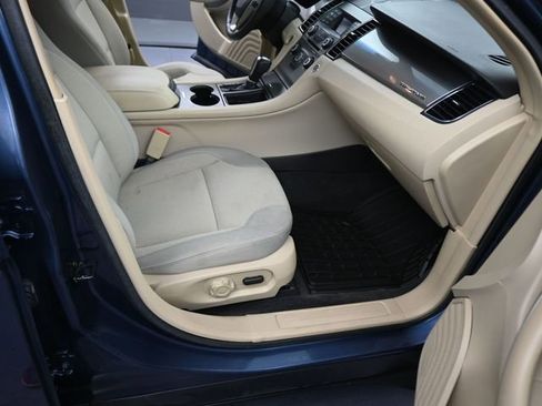 Used 2018 Ford Taurus SEL image 12