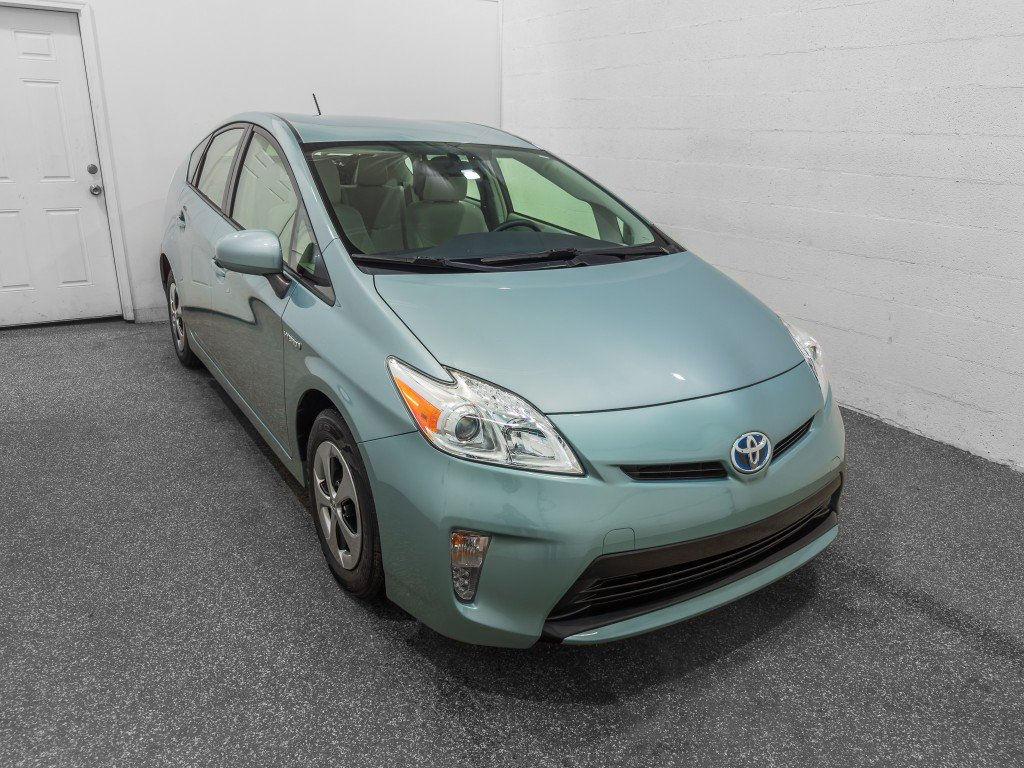 Used 2015 Toyota Prius Two FWD image 2
