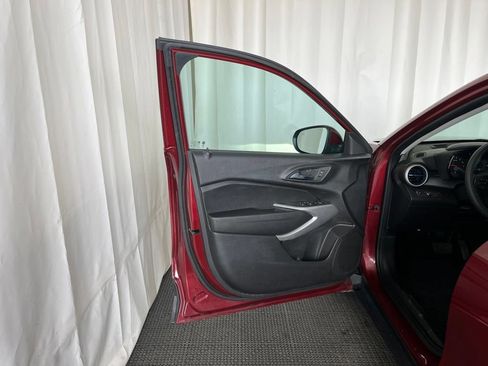 Used 2024 Chevrolet Trax LS w/ LS Convenience Package FWD image 17