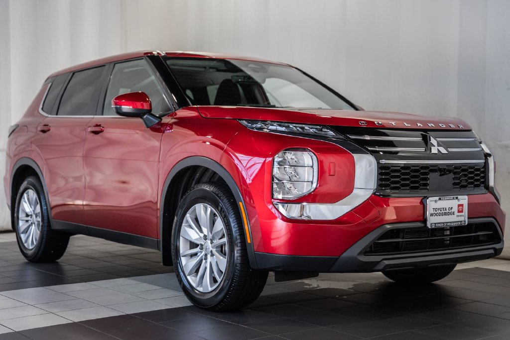 Used 2025 Mitsubishi Outlander ES AWD/4WD image 1