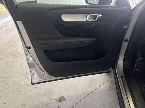 Used 2024 Volvo XC40 B5 Core image 18