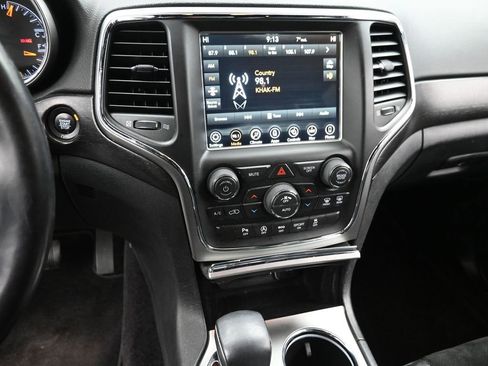 Used 2018 Jeep Grand Cherokee Altitude image 16