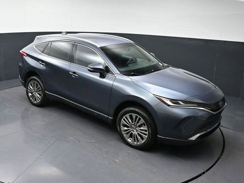 Used 2024 Toyota Venza XLE image 27