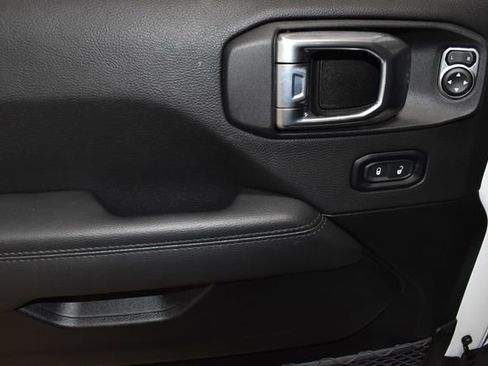 Used 2022 Jeep Wrangler Unlimited Sahara image 26