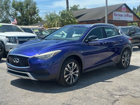 Used 2017 INFINITI QX30 AWD image 2