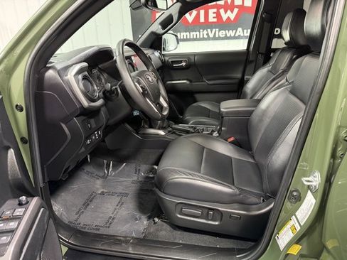 Used 2022 Toyota Tacoma TRD Off-Road image 10