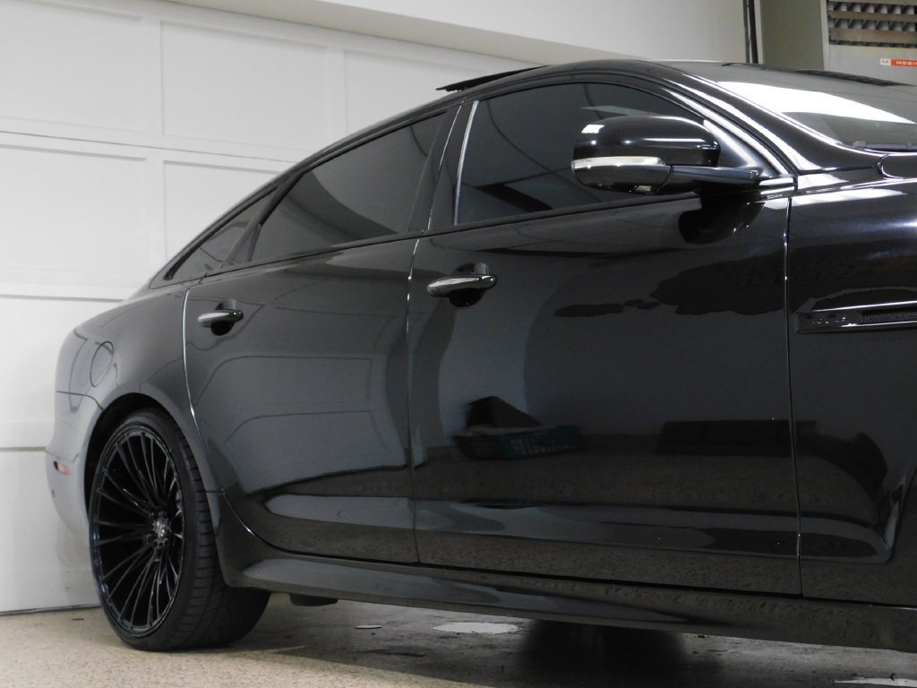 Used 2018 Jaguar XJ RWD image 12
