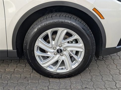 Used 2023 Lincoln Corsair FWD w/ Towing Package image 9