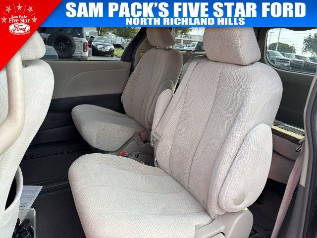 Used 2012 Toyota Sienna LE FWD image 30