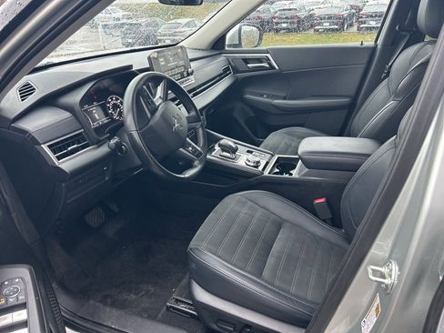Used 2024 Mitsubishi Outlander SE image 6