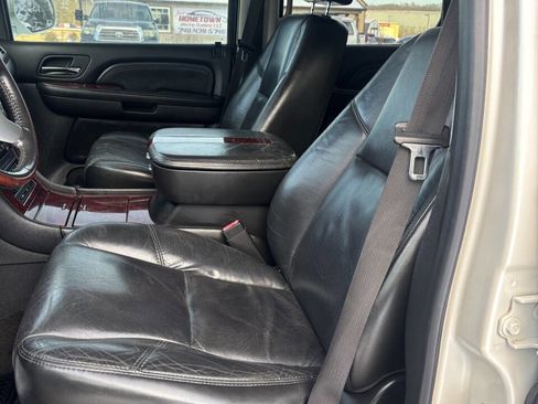 Used 2008 Cadillac Escalade Base AWD 4dr SUV image 14