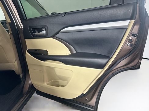 Used 2017 Toyota Highlander XLE FWD image 33