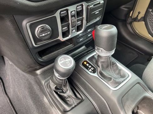 Used 2025 Jeep Gladiator Sport AWD/4WD image 27