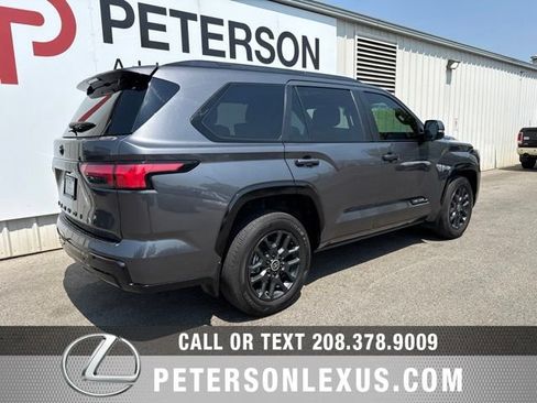 Used 2024 Toyota Sequoia Platinum AWD/4WD image 4