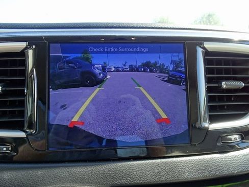 Used 2017 Chrysler Pacifica Premium image 25