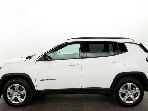 Used 2024 Jeep Compass Latitude AWD/4WD image 5