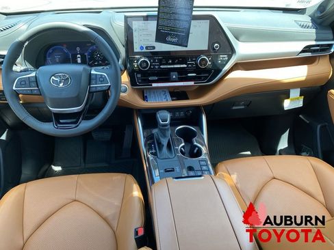 New 2026 Toyota Highlander Platinum AWD/4WD image 29