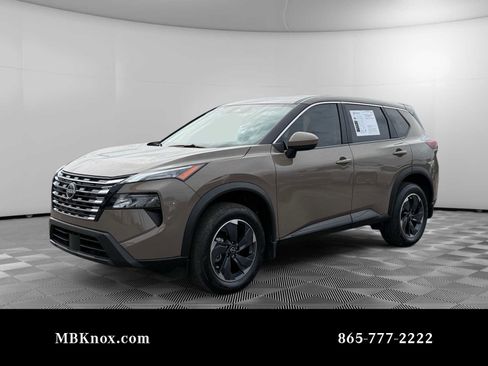 Used 2025 Nissan Rogue SV image 1