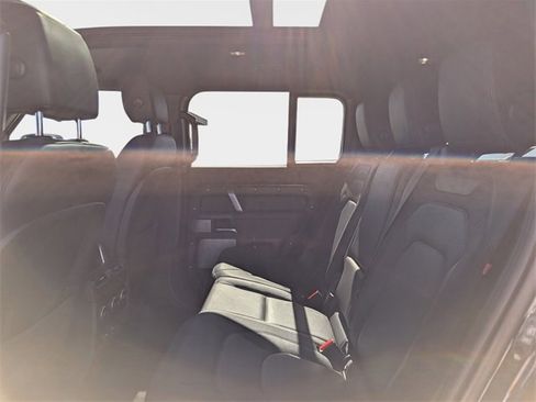 Used 2024 Land Rover Defender 130 X-Dynamic SE image 11