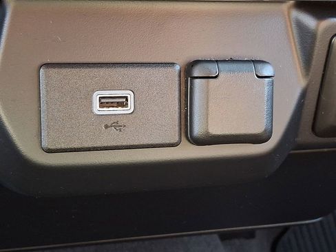 Used 2020 Chevrolet Silverado 1500 Custom w/ Custom Value Package image 25