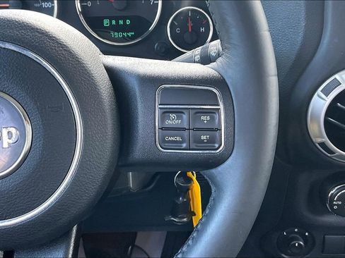 Used 2017 Jeep Wrangler Unlimited Sahara w/ Connectivity Group AWD/4WD image 12