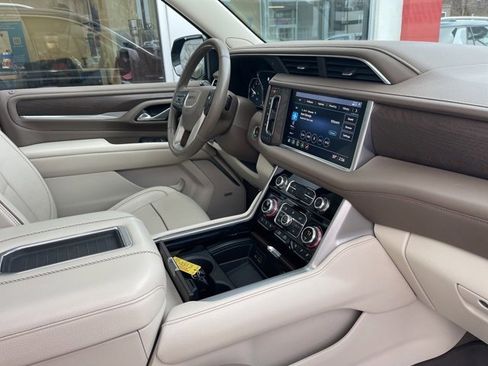 Used 2021 GMC Yukon Denali w/ Denali Premium Package image 11