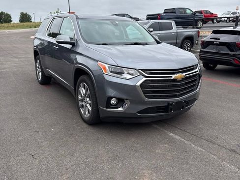 Used 2021 Chevrolet Traverse Premier FWD image 4