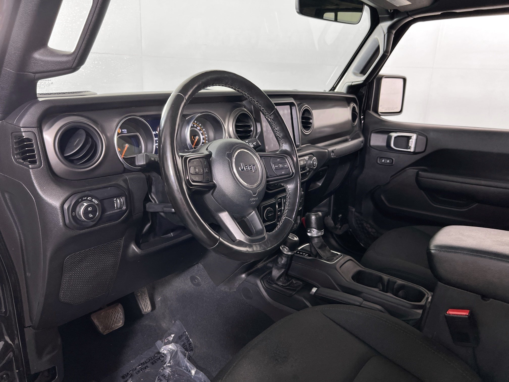 Used 2023 Jeep Gladiator Sport AWD/4WD image 9