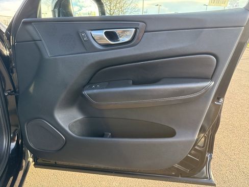 Used 2023 Volvo XC60 B5 Plus image 27