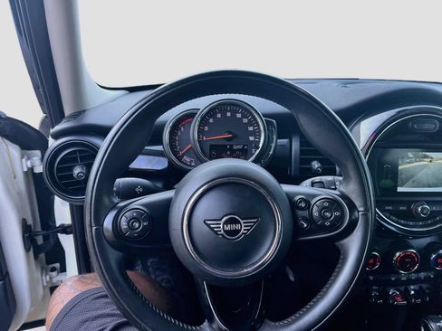 Used 2019 MINI Cooper 4-Door Hardtop FWD image 11