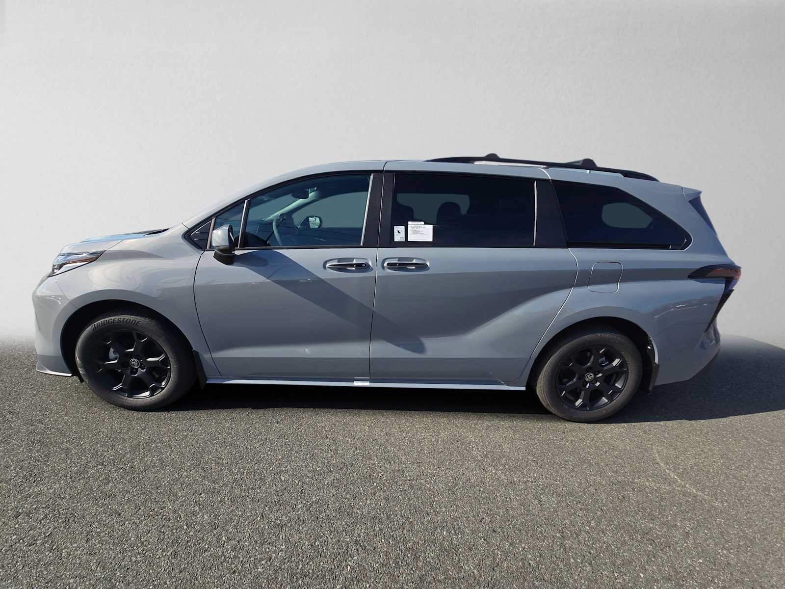 New 2026 Toyota Sienna XLE Woodland Edition AWD/4WD image 6