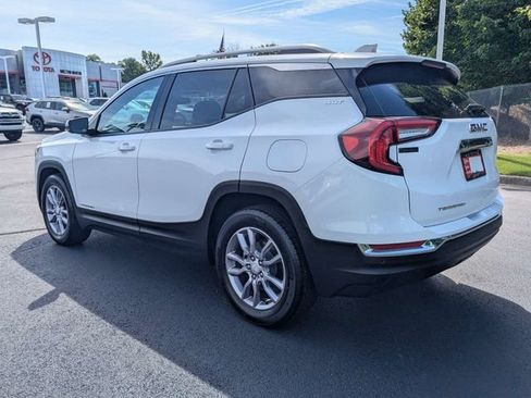 Used 2024 GMC Terrain SLT w/ Infotainment Package II FWD image 4